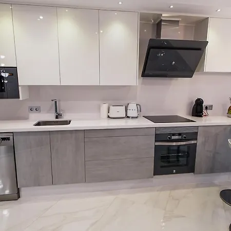 Luxury 2 Bedroom In Cristianos * Los Cristianos (Tenerife)