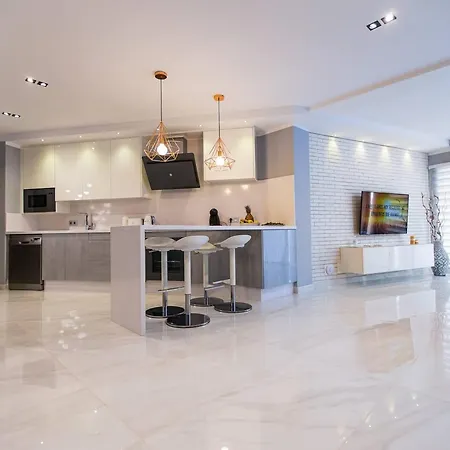 Luxury 2 Bedroom In Cristianos Διαμέρισμα *